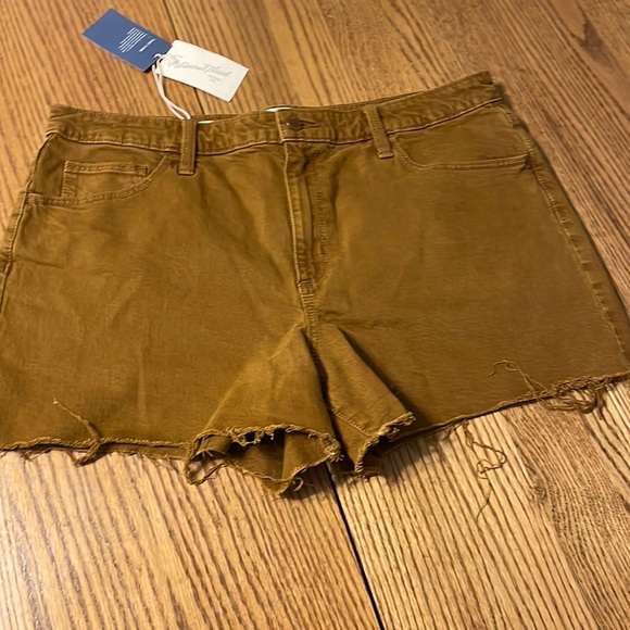 Shorts - Picture 1 of 4